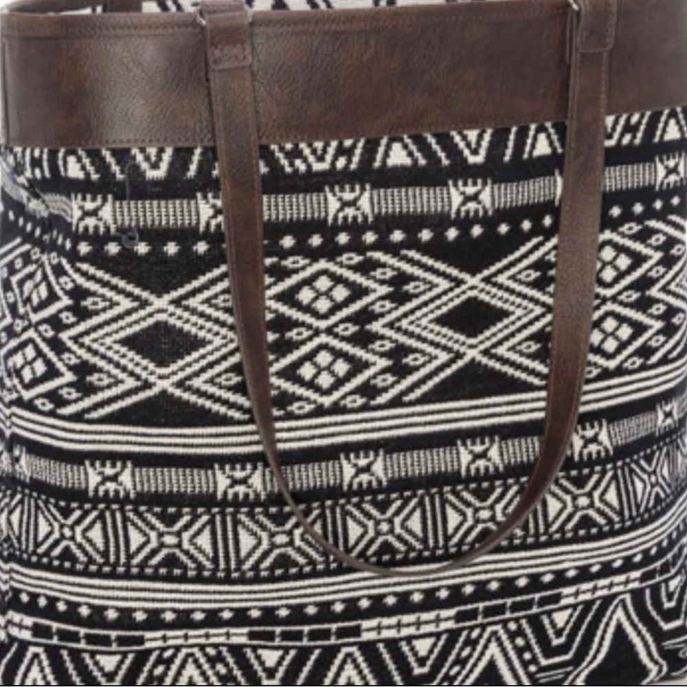 Thirty One Reversible Tote in Rio Weave! BNIP!! - Picture 7 of 12